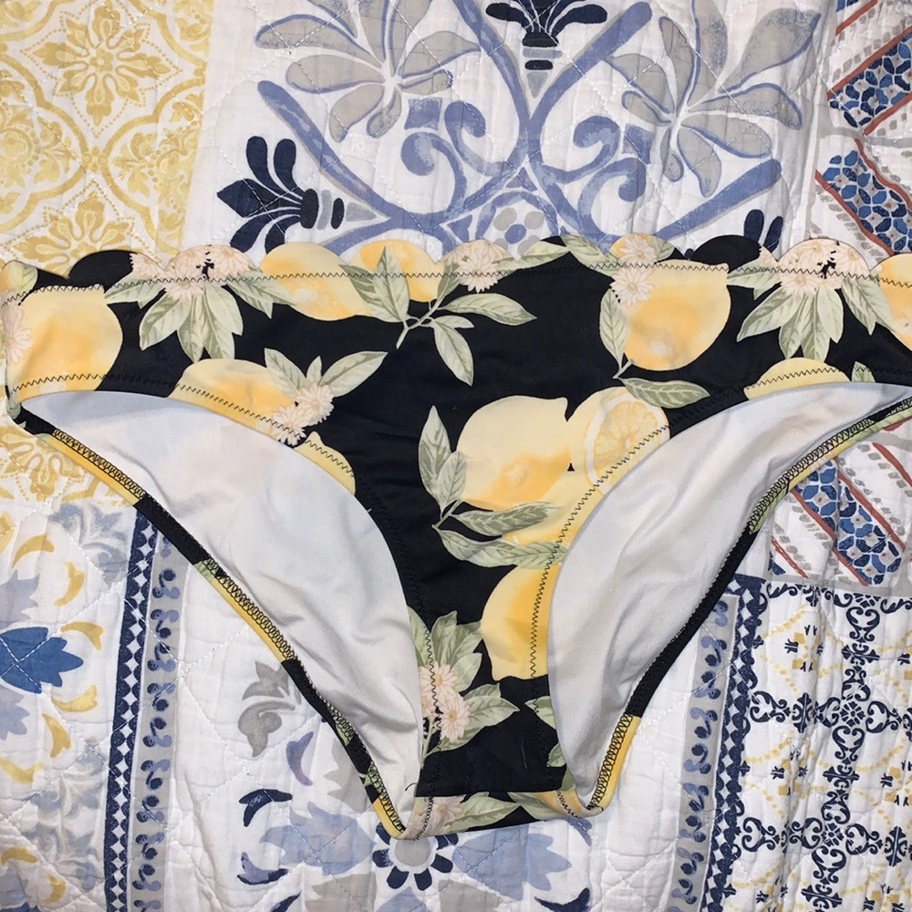 Women’s swimsuit bottoms